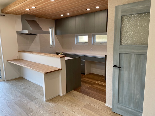 【三次市 平屋住宅】ご夫婦二人のための温かな北欧風キッチン付き平屋