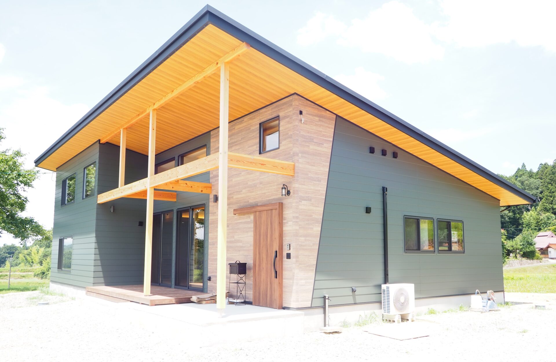 【世羅郡 注文住宅】自然素材と家族の団らんが映える平屋風の住まい